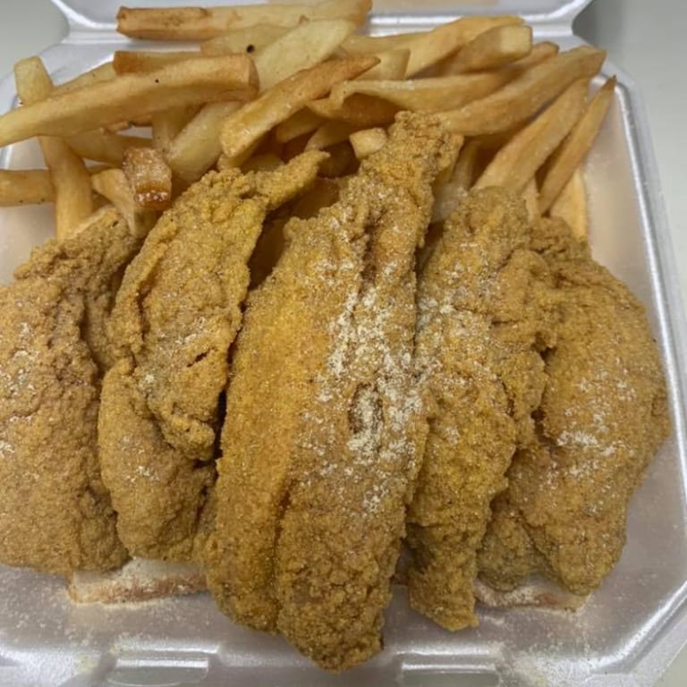 Delicious Chicken Wings: A Must-Try at Our American Restaurant